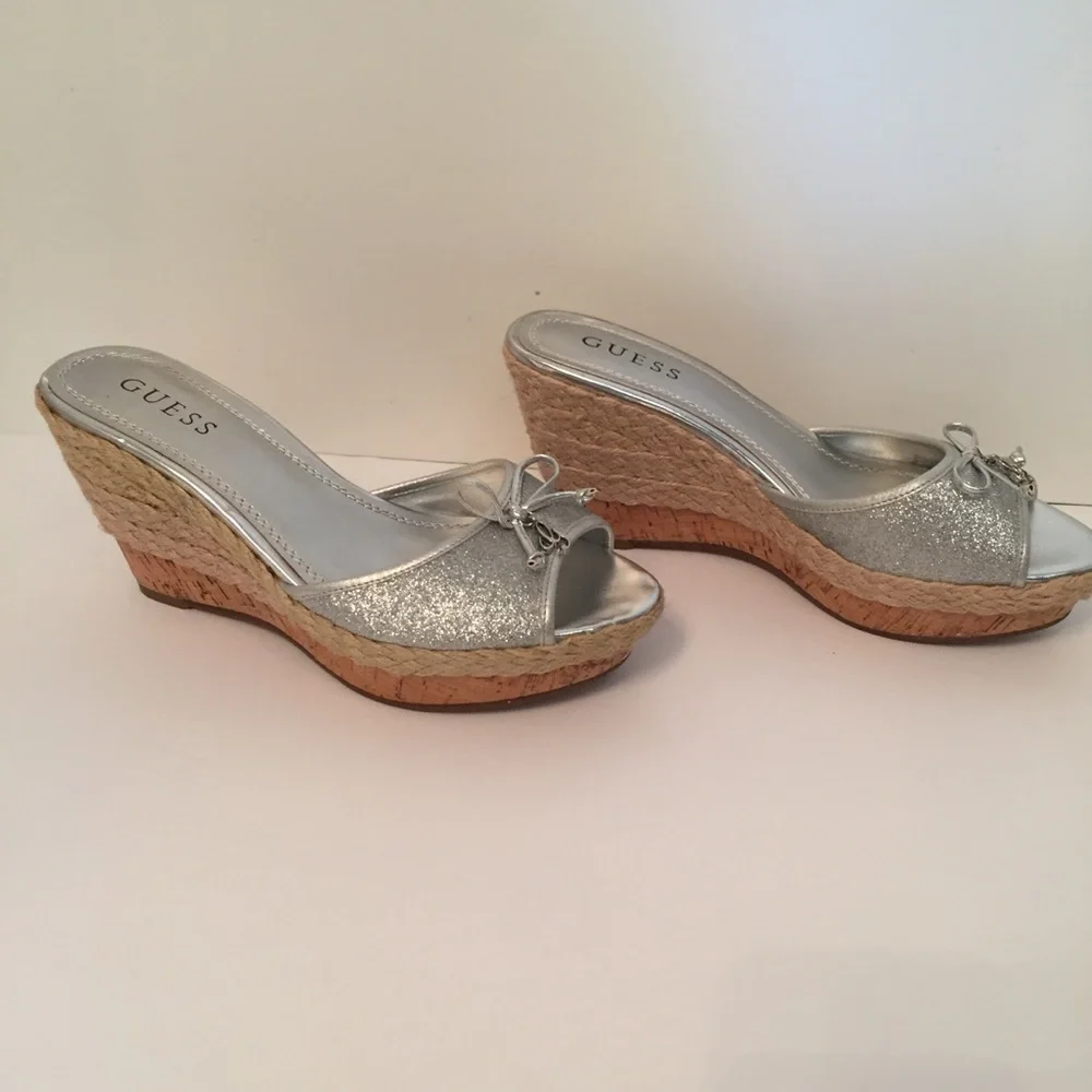 GUESS SHOES WEDGE PLATFORM SILVER GLITTER BOW CHARM Size 7.5 M SLIDES HEELS